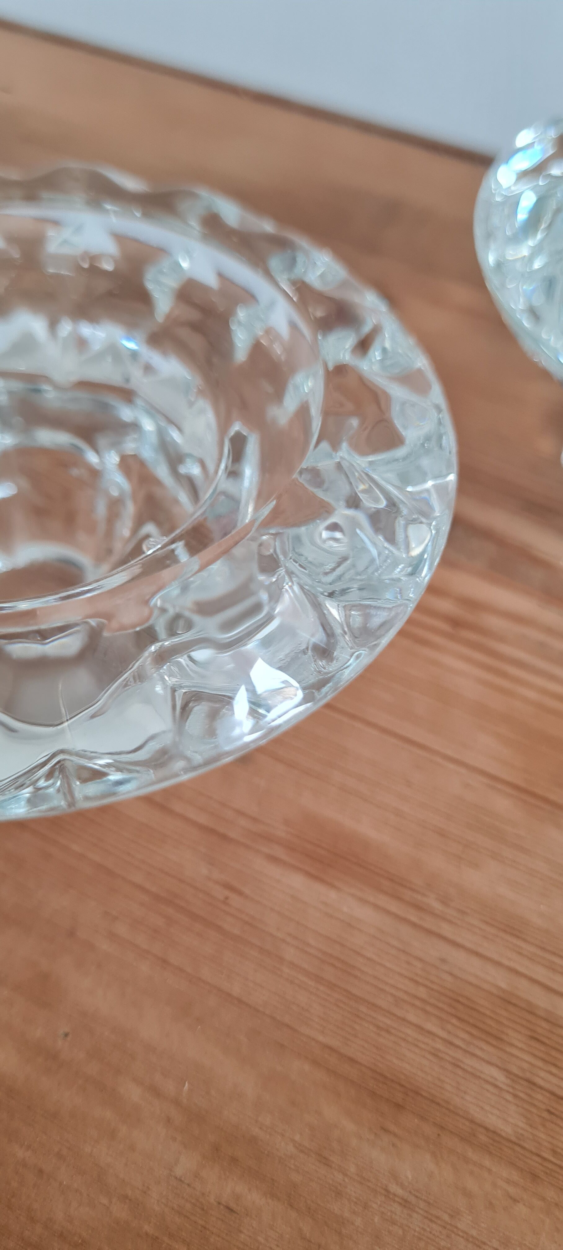 Paire de bougeoirs en verre