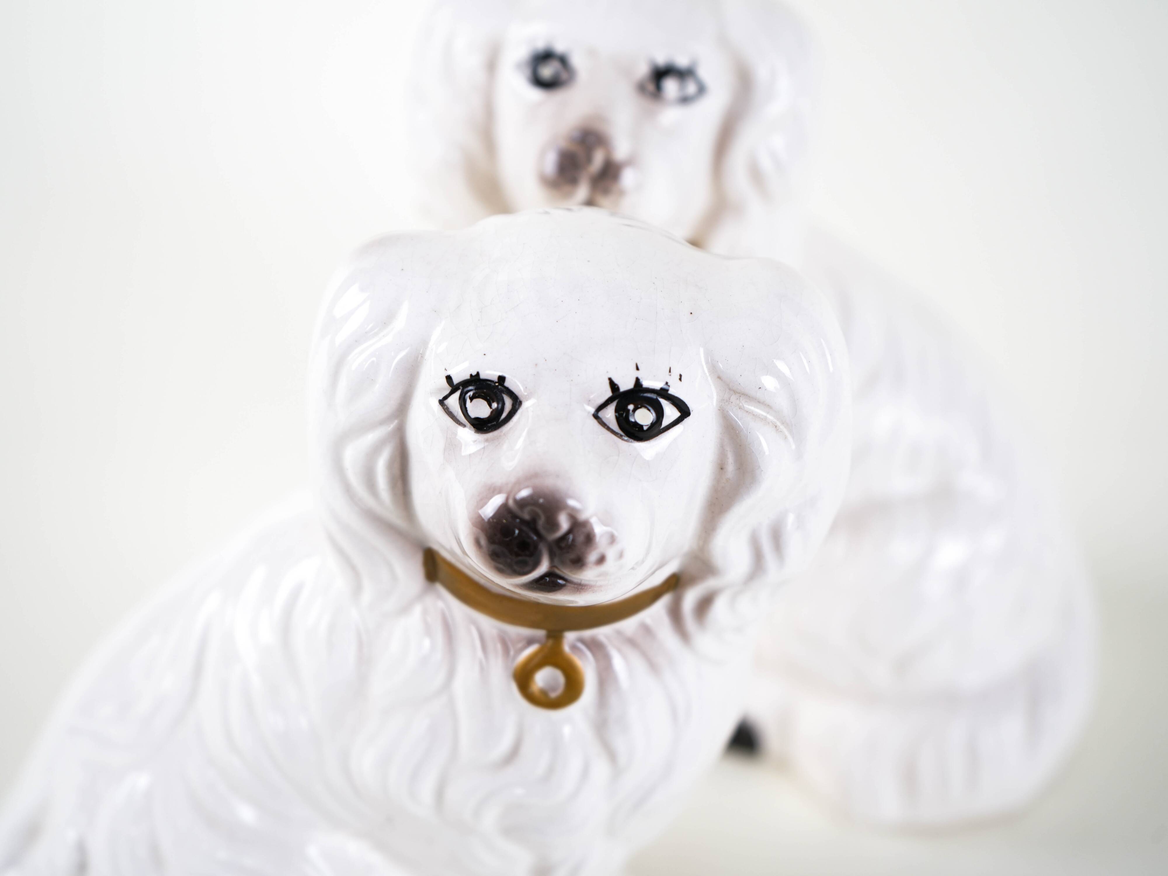 Figurines de chien en céramique, style anglais, années 1970, fabriquées en Angleterre.