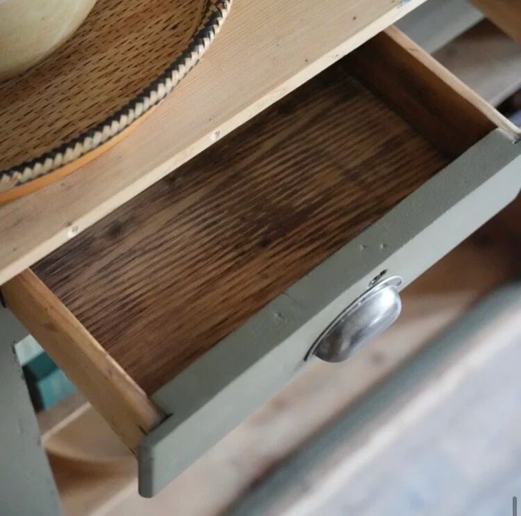 Parisian green museum buffet