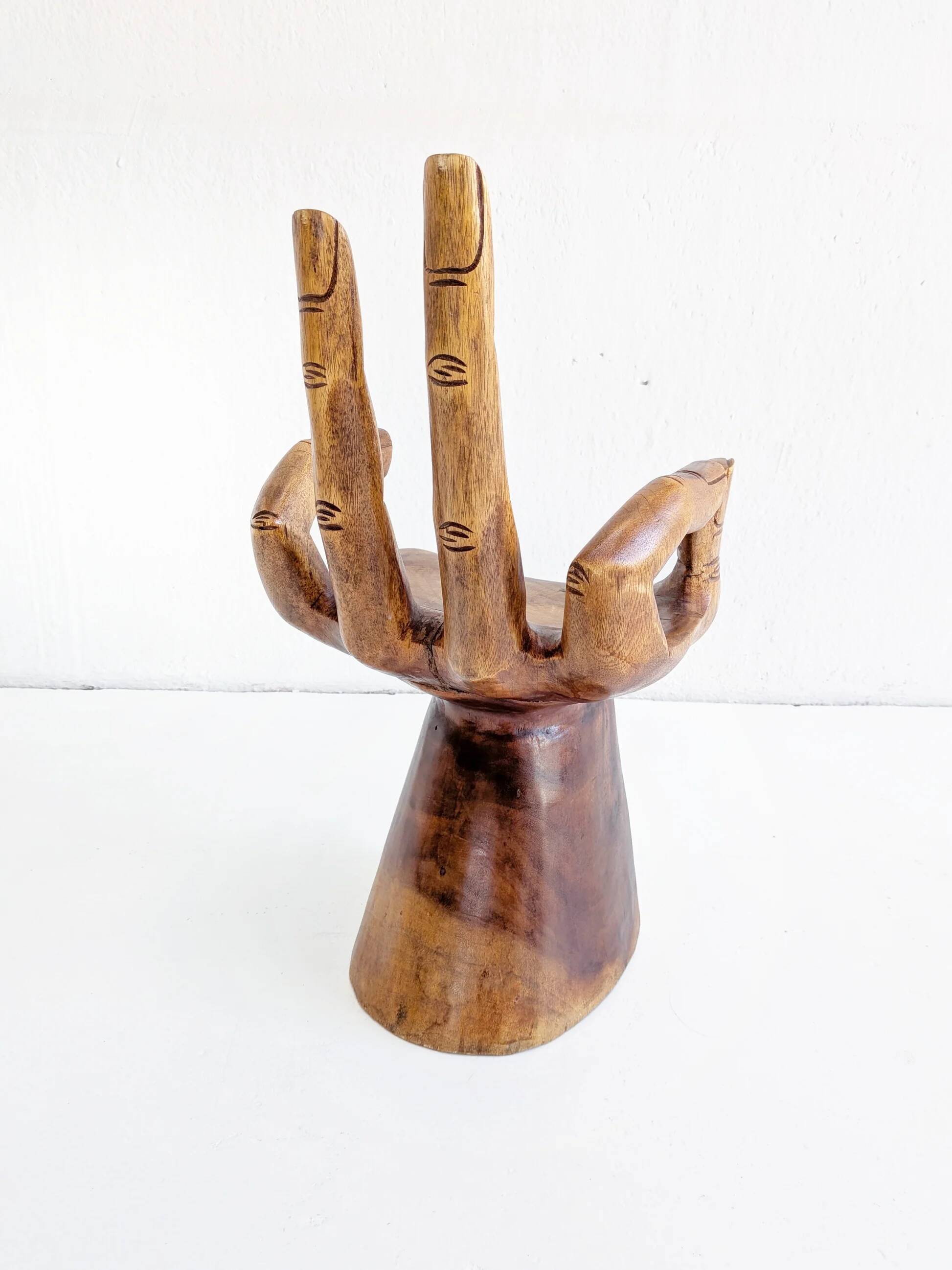 Table d'appoint en bois de suar façonnée à la main, années 1970