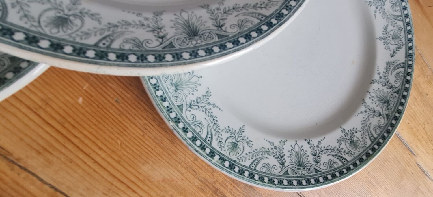 Set of 7 Terre de fer plates