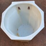 Cache-pot mural en porcelaine blanche