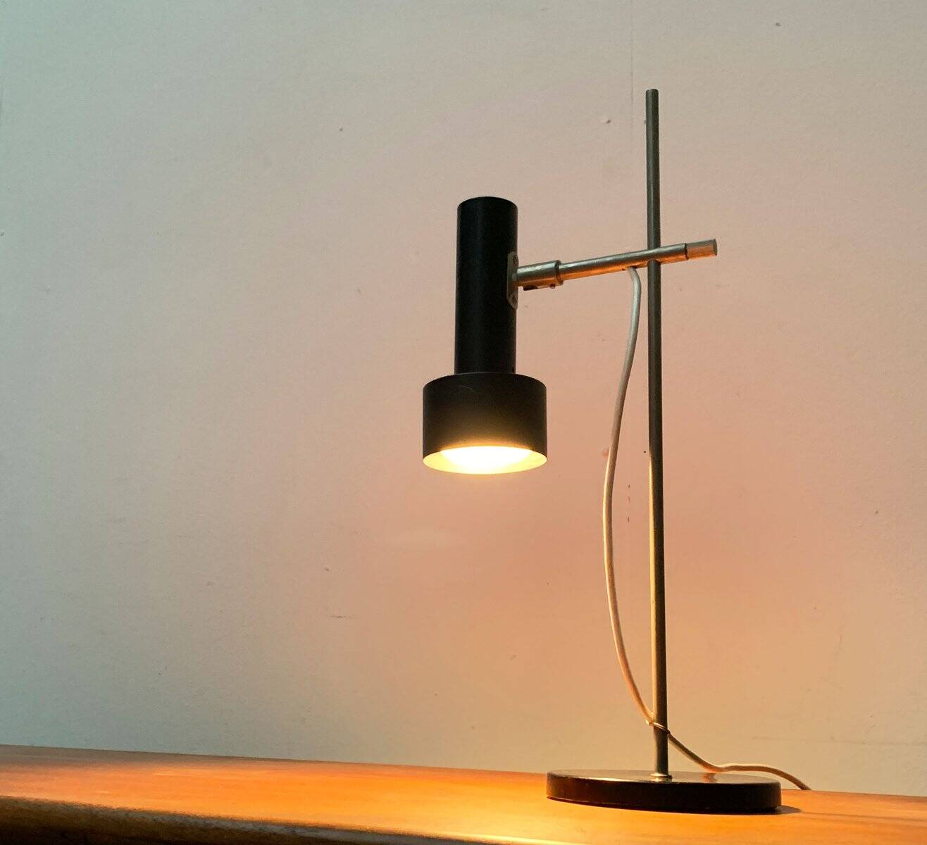 Mid-century minimalist table lamp by Beisl, 1960s.