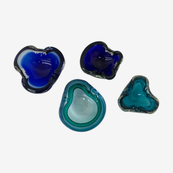 Ensemble de design du milieu du siècle de 4 bols en verre de murano bleu, années 1970