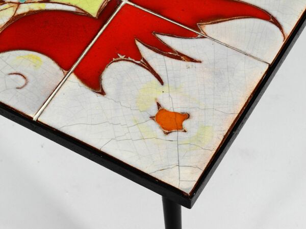 Table en fer moderne italienne des années 50 avec plateau carrelé et motif abstrait