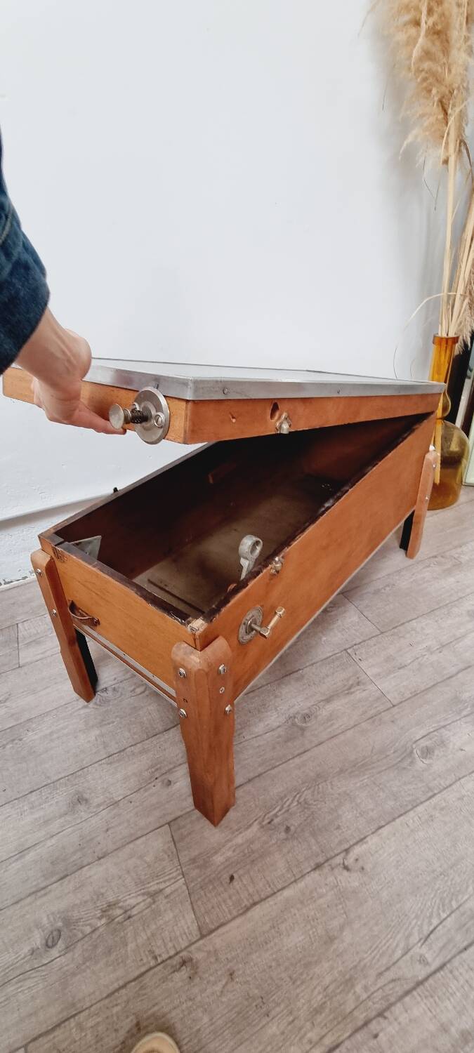 Industrial coffee table & old pinball machine 1900