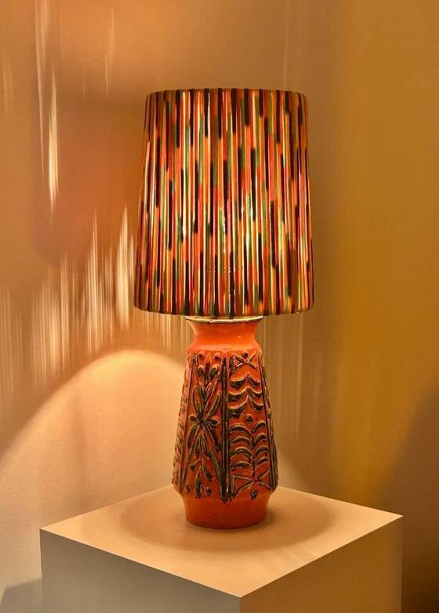 Lampe de table d'ambiance upcyclée à partir d'un vase en céramique Übelacker.