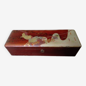 Burgundy lacquered glove box decorated with 2 birds on a branch