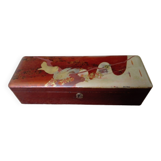 Burgundy lacquered glove box decorated with 2 birds on a branch