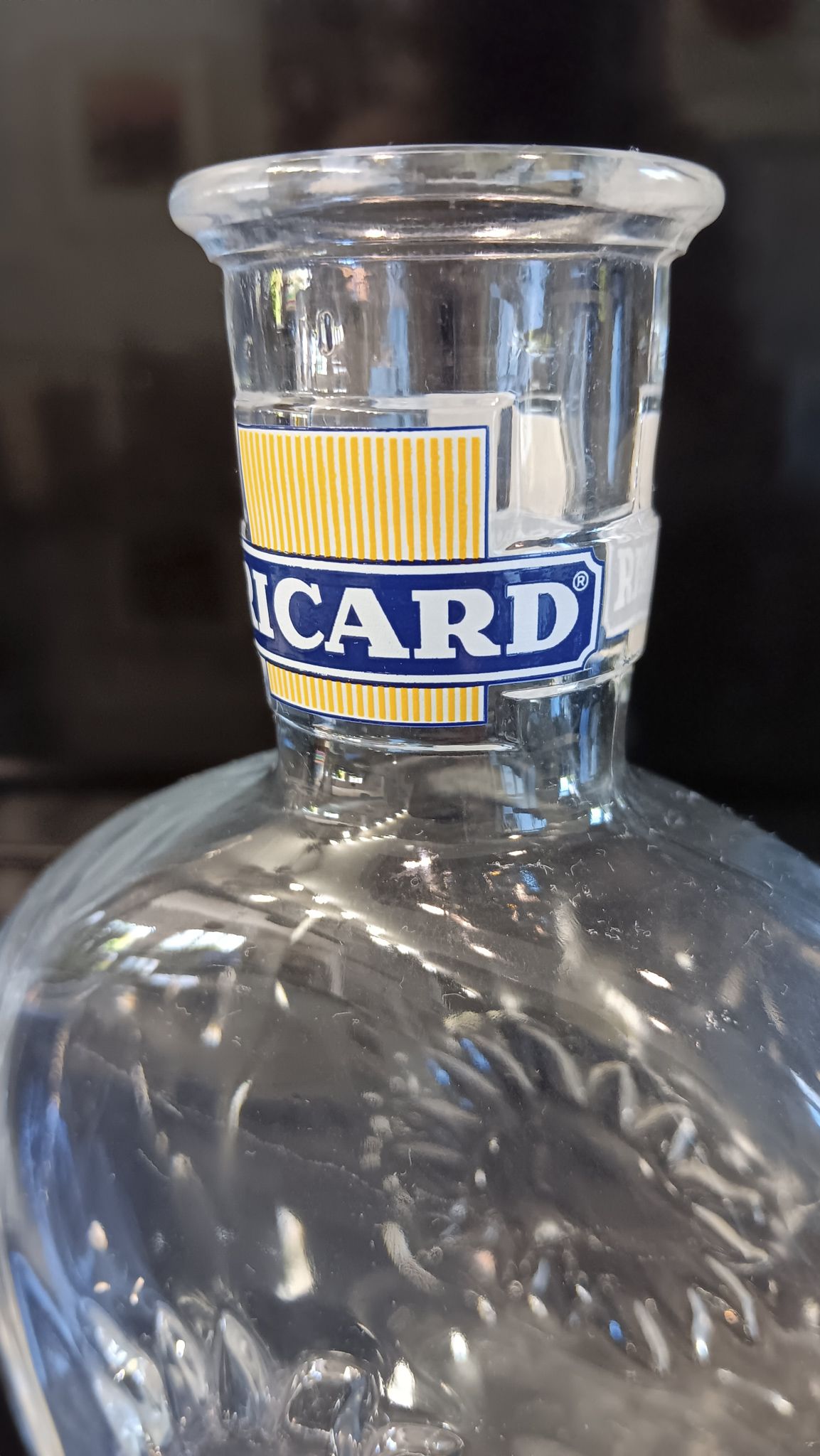 Ricard decanter in very good condition. 18 H, 13 L, 6.5 L.
