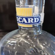 Ricard decanter in very good condition. 18 H, 13 L, 6.5 L.