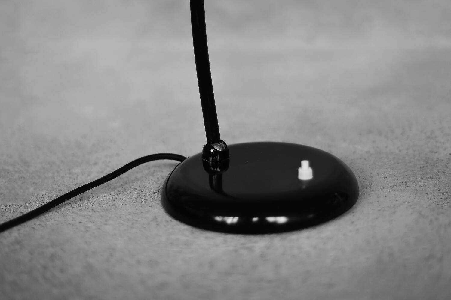 Bauhaus Vintage Minimalist Desk Lamp in Black Metal by Gebrüder Cosack Gecos, Germany, 1940s