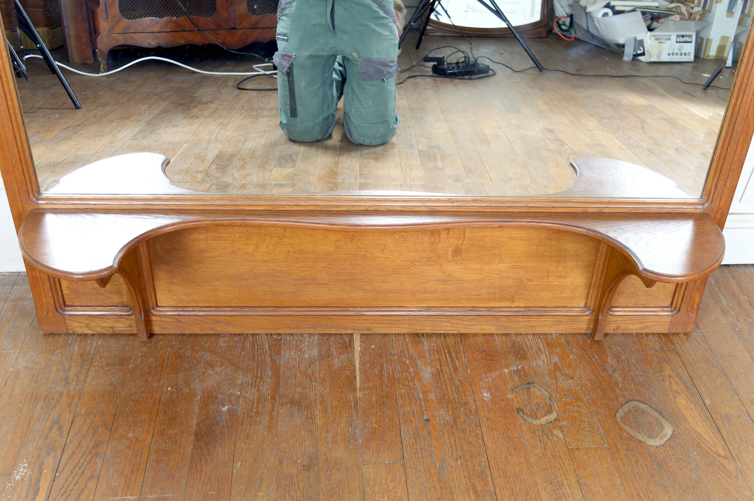 Important carved oak mirror, Art Nouveau, Circa 1910