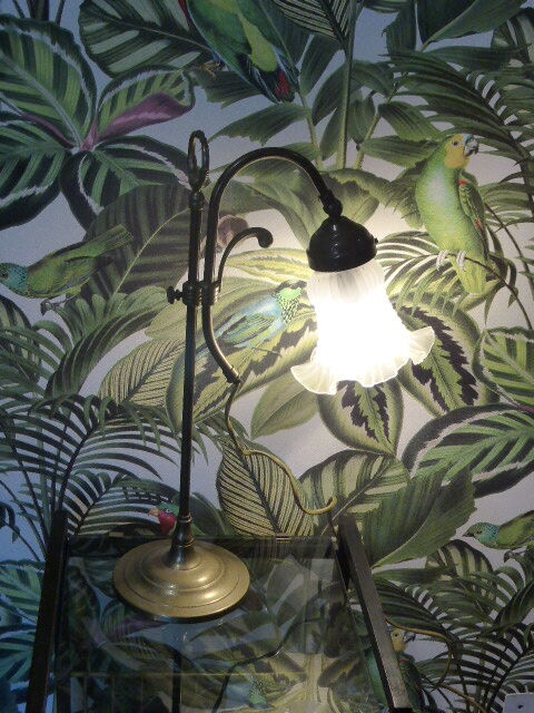 Reglable brass table lamp