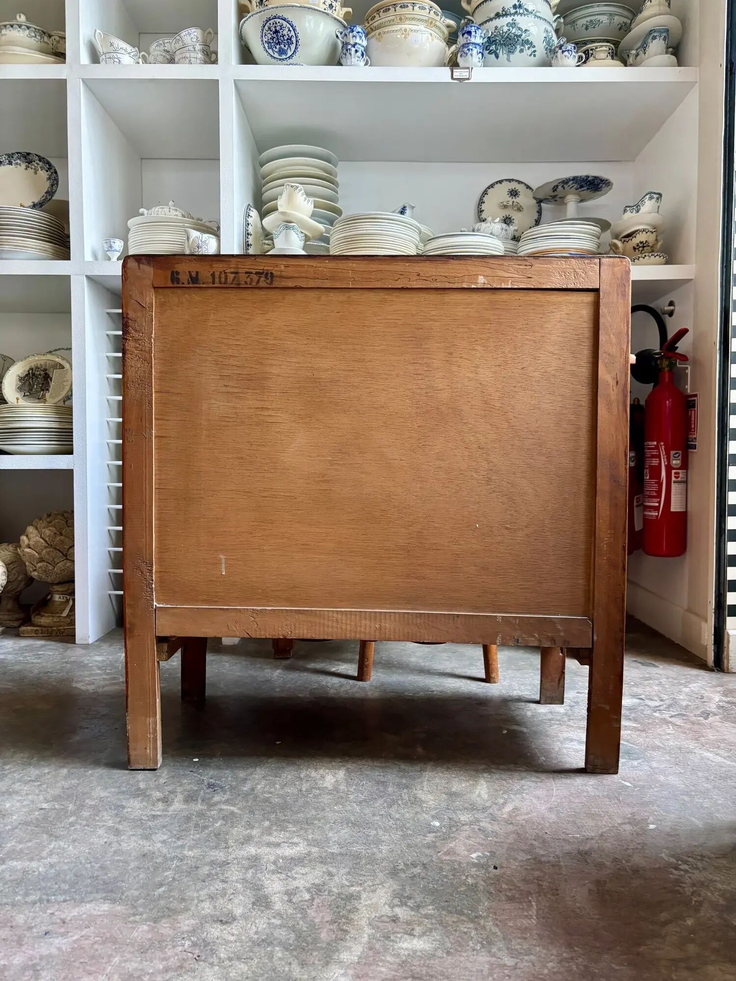 Dark wood 3-drawer chest of drawers
