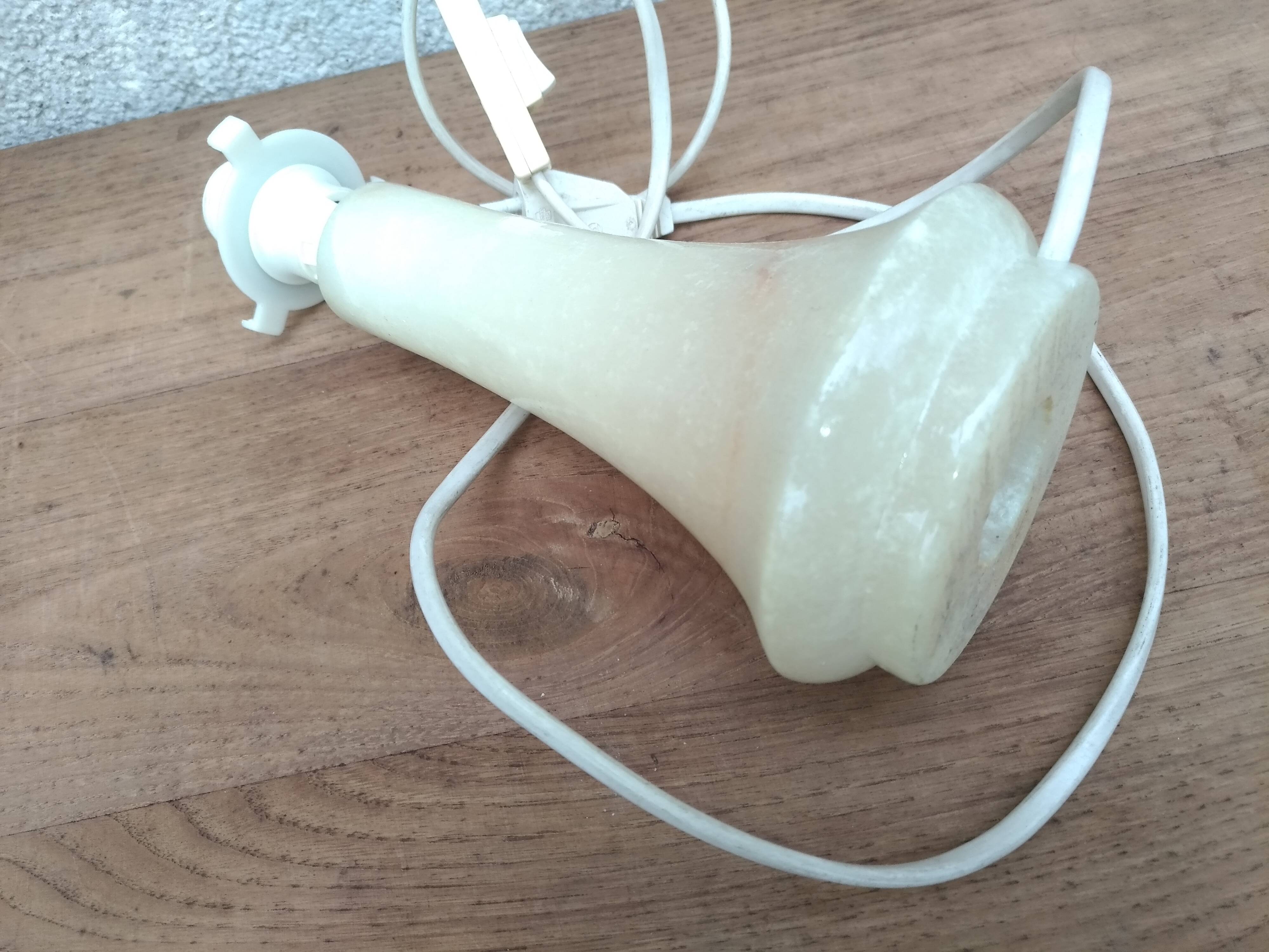 Alabaster lamp base
