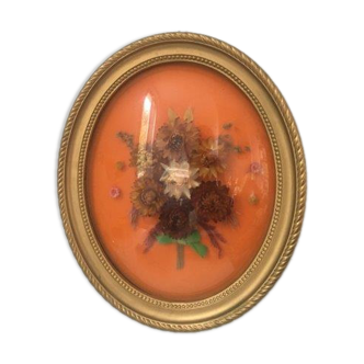 Oval frame with dried flowers