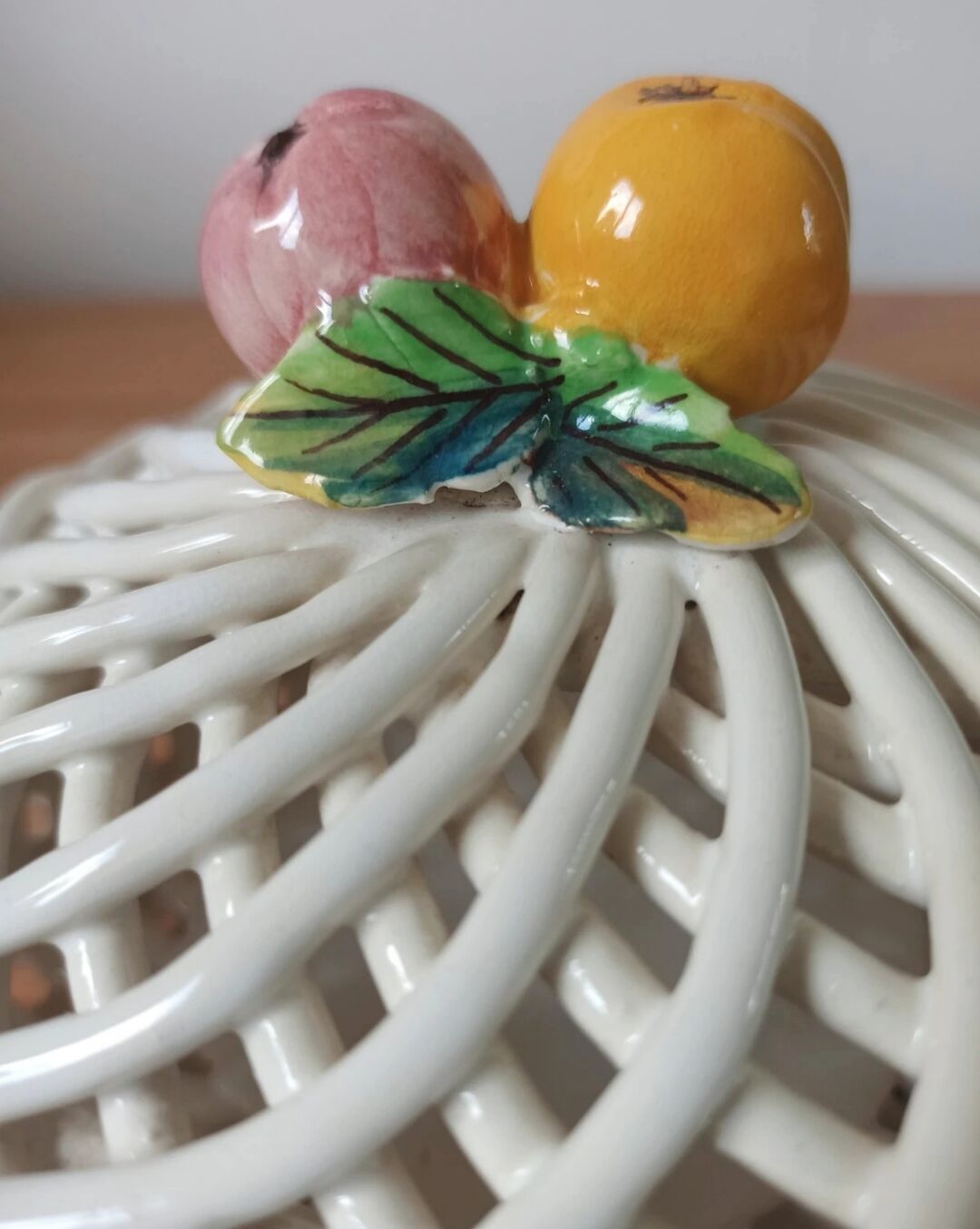 Vintage woven box - Fruit decor in slipware