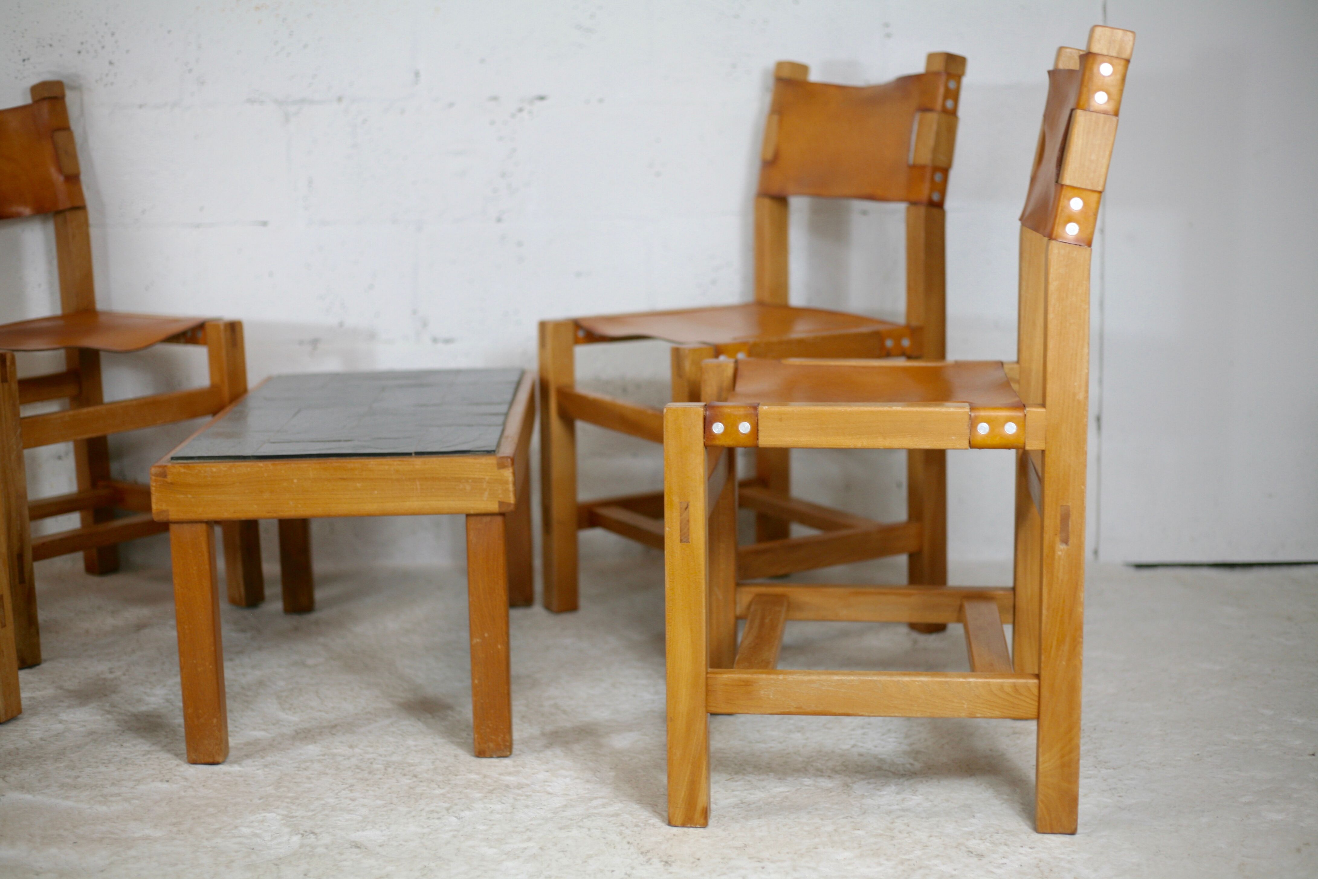 Ensemble de 4 chaises et table basse Maison Regain, France, circa 1970