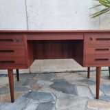 Scandinavian double-sided desk
