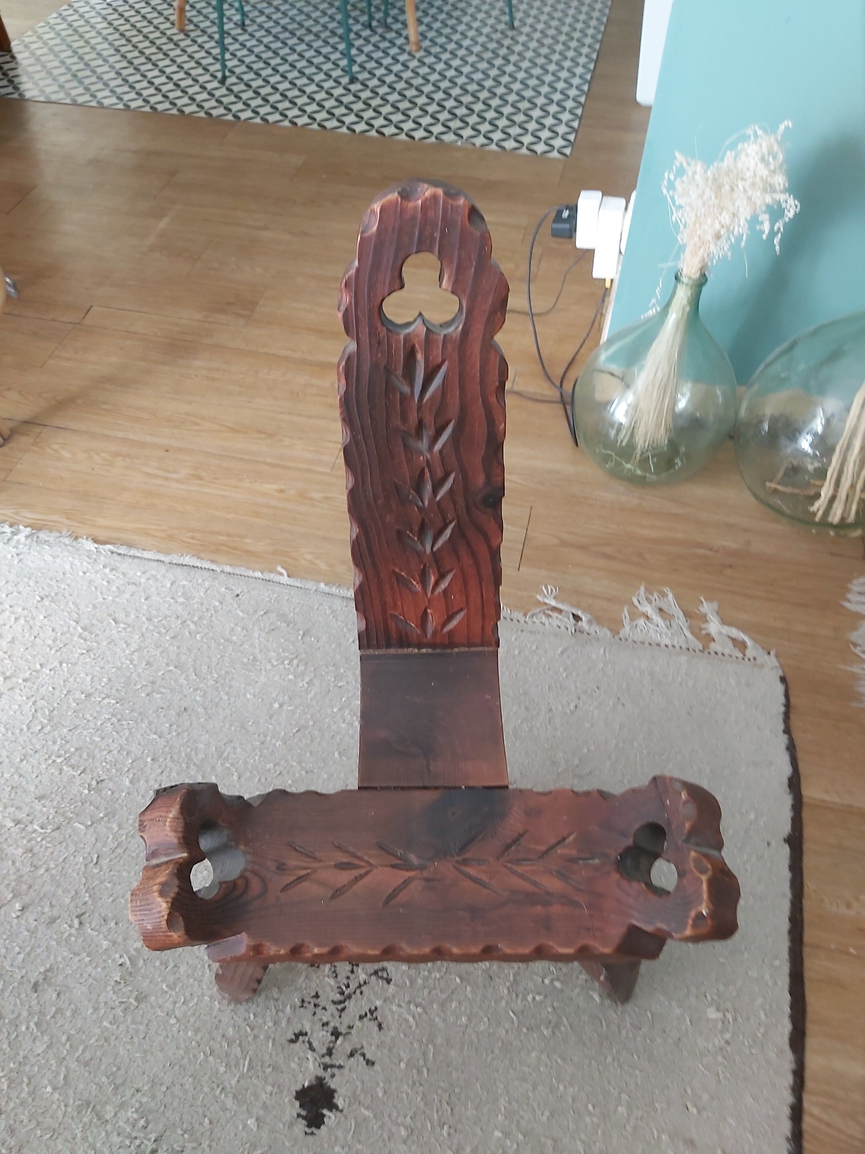 Vintage alpine tripod chair