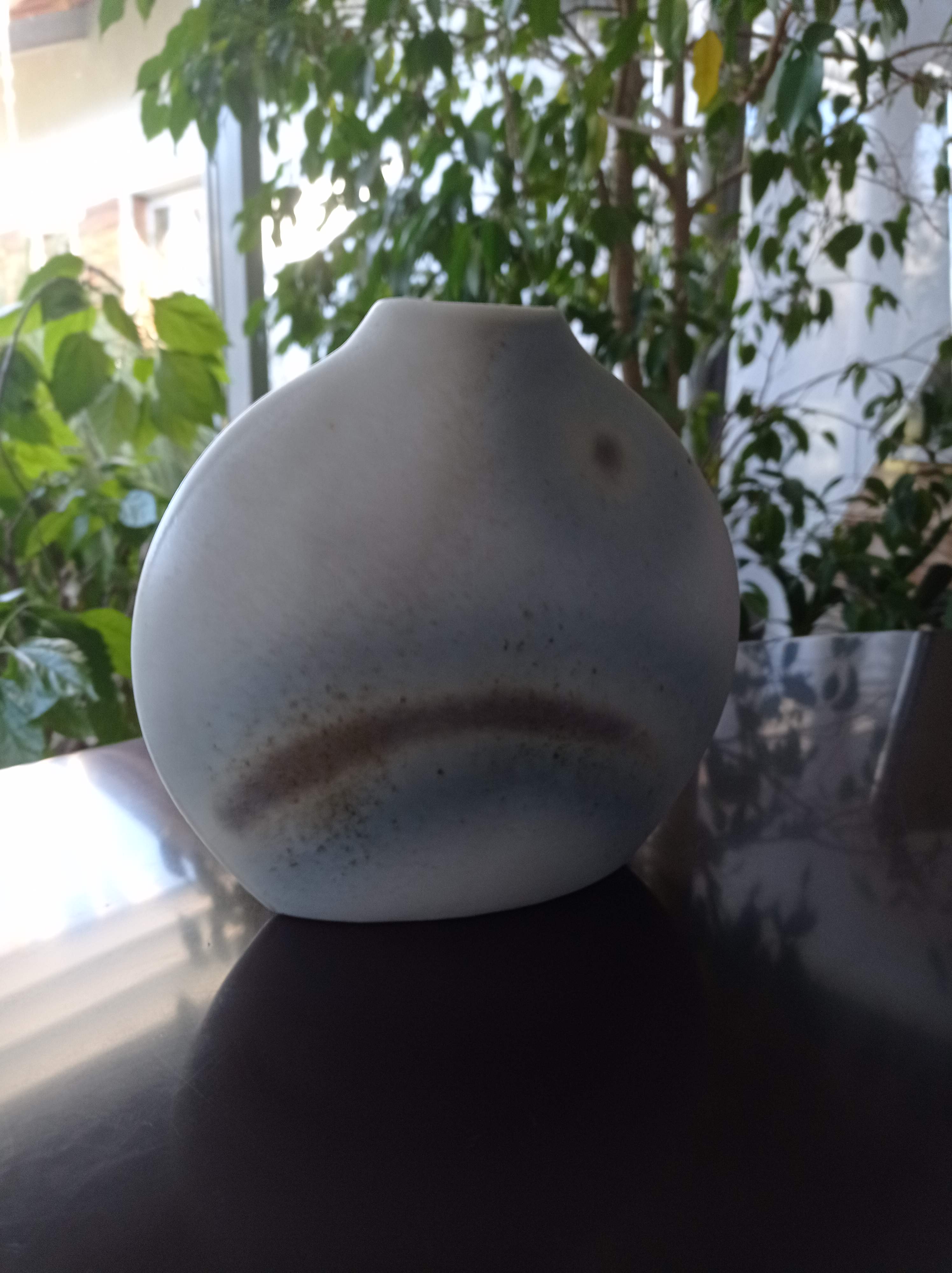 Porcelain vase of virebent