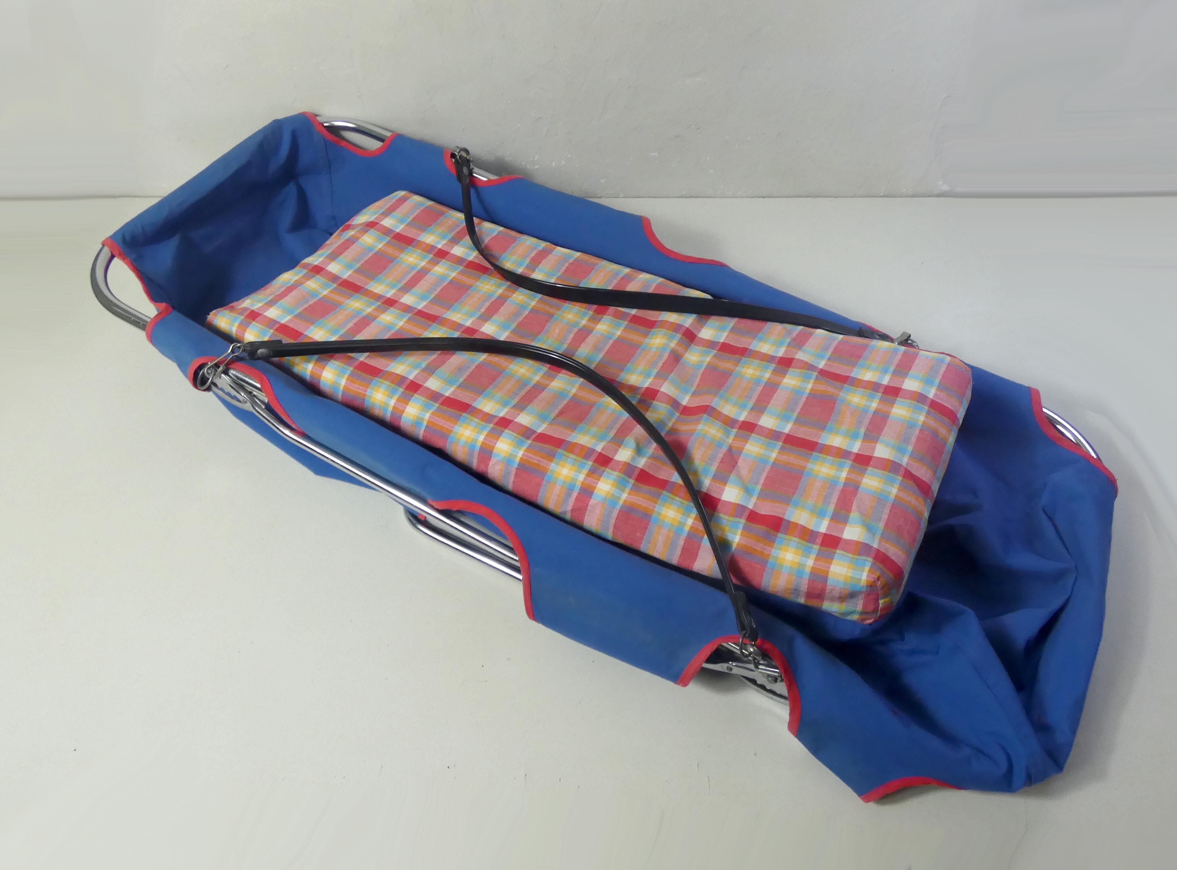 Folding travel cuffin