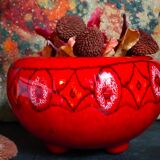 Vase tripode céramique à l'émail rouge vif vintage