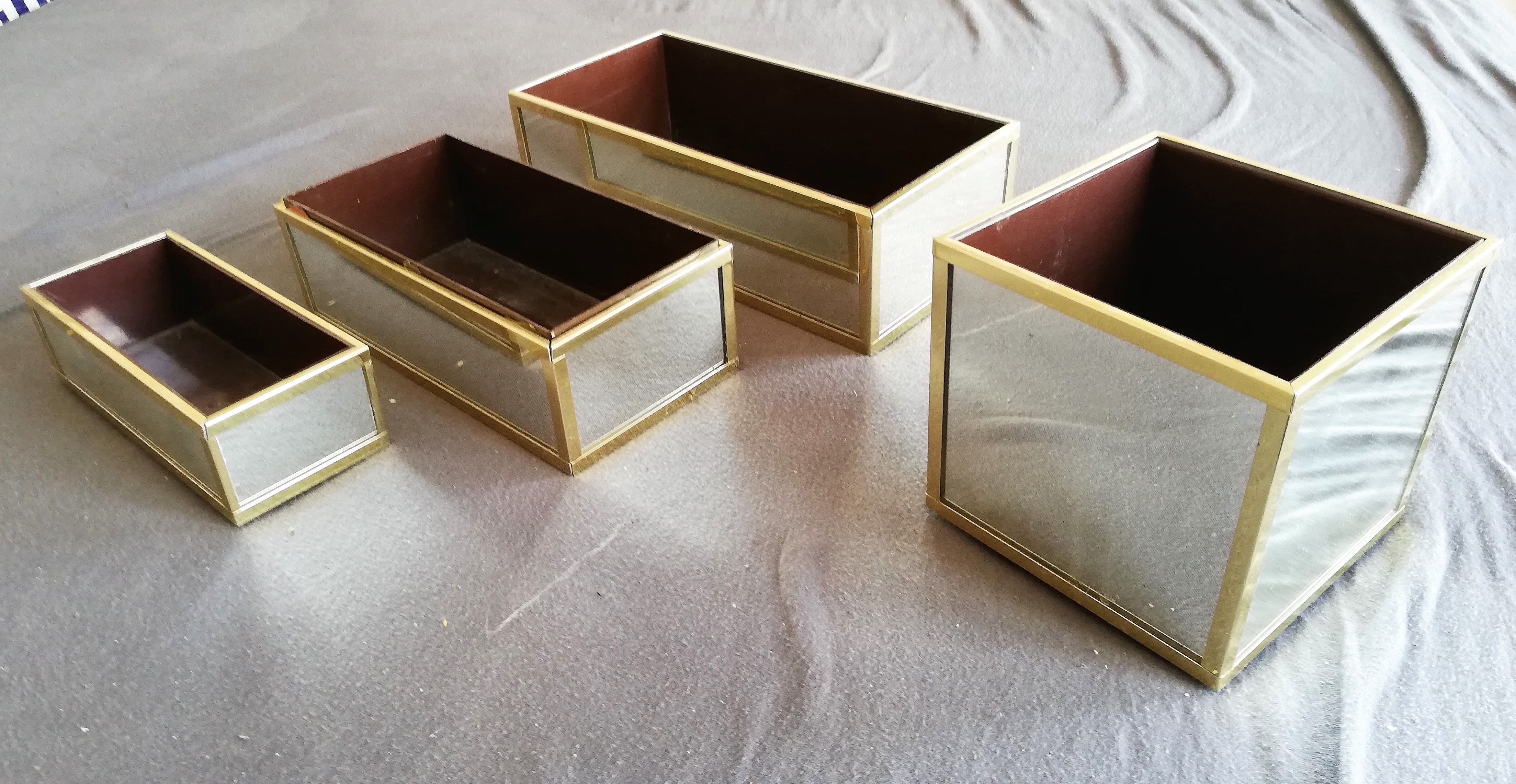 Golden metal table gardeners and Ousta design mirrors made in Holland