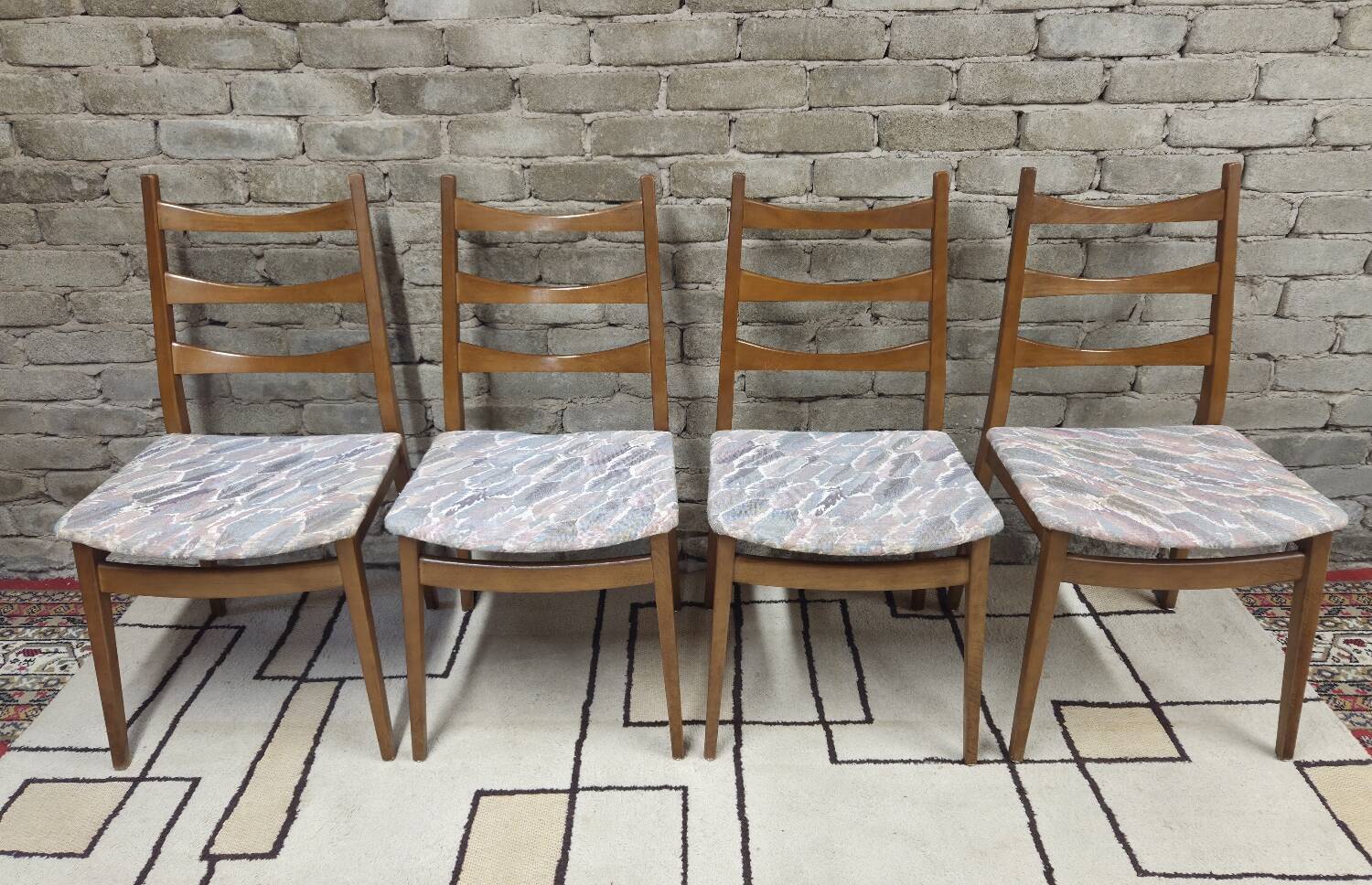 Set of 4 vintage Welzel chairs in 1970s Scandinavian style.