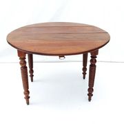 Round flap table