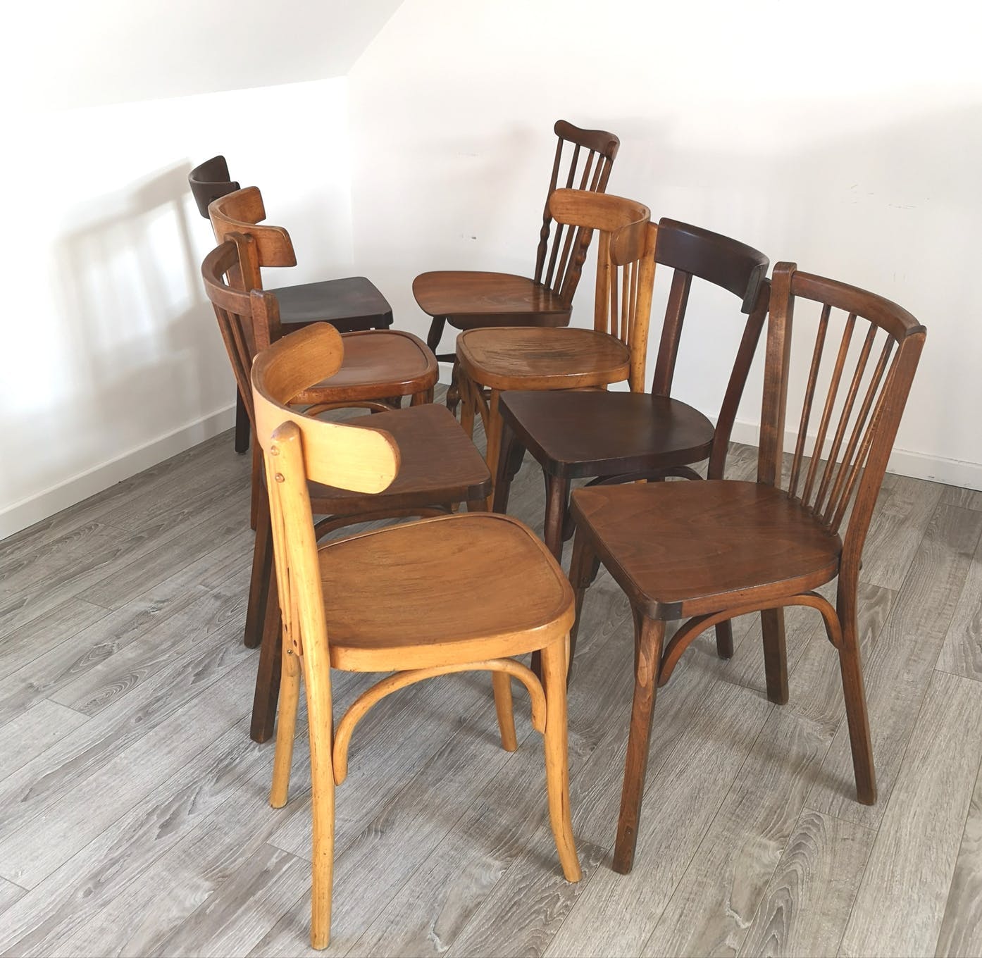Ensemble de 8 chaises bistrot dépareillées