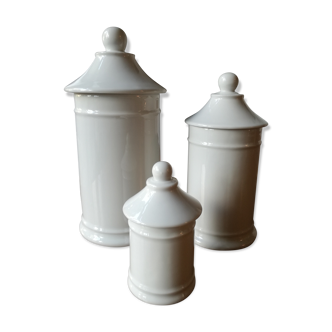 19th century white porcelain pharmacy pots.