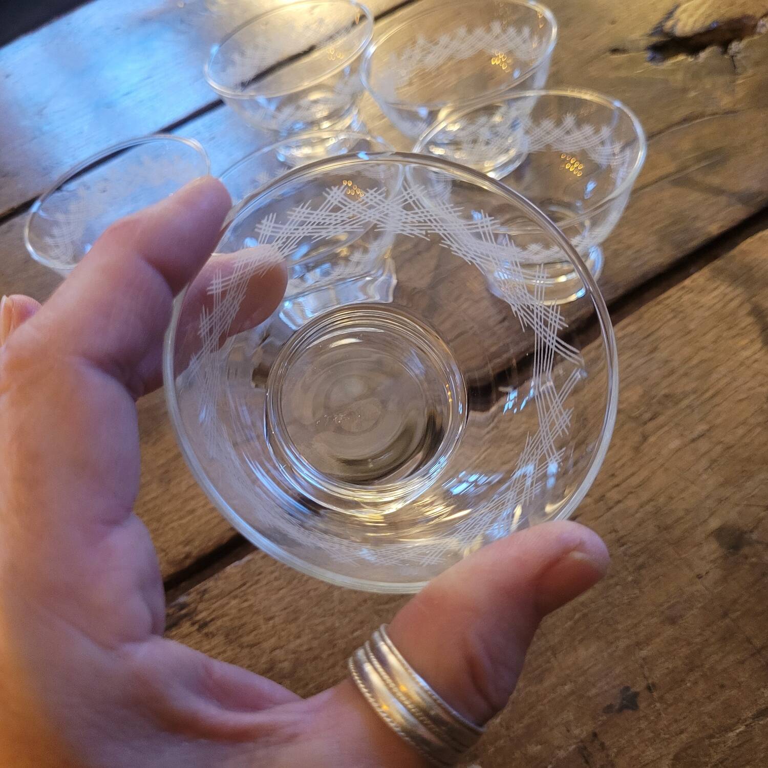 Set of 6 fine engraved glass cups from the 60s.