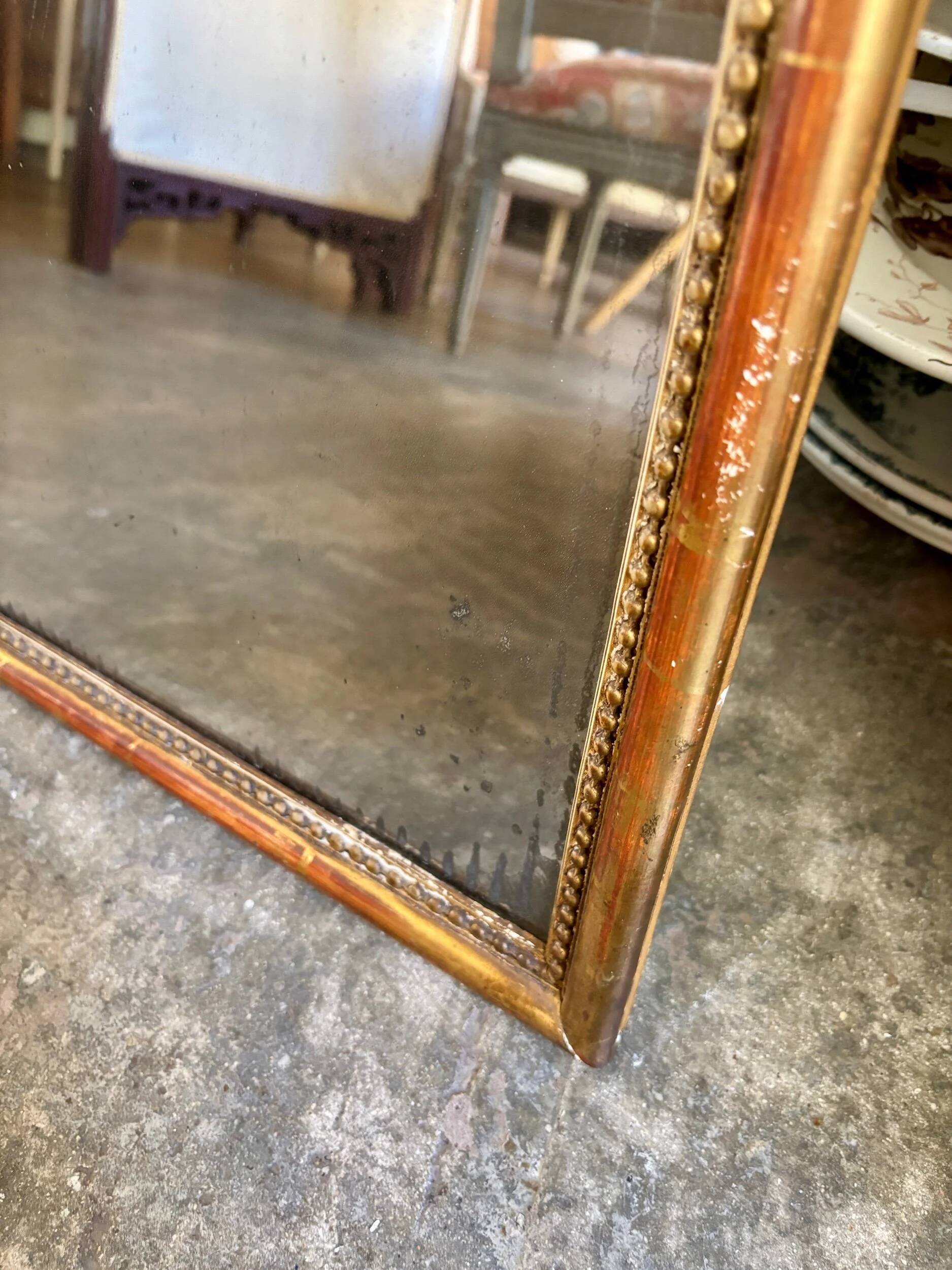 Wooden mirror with gilded stucco and beaded frieze, 45 x 37 cm
