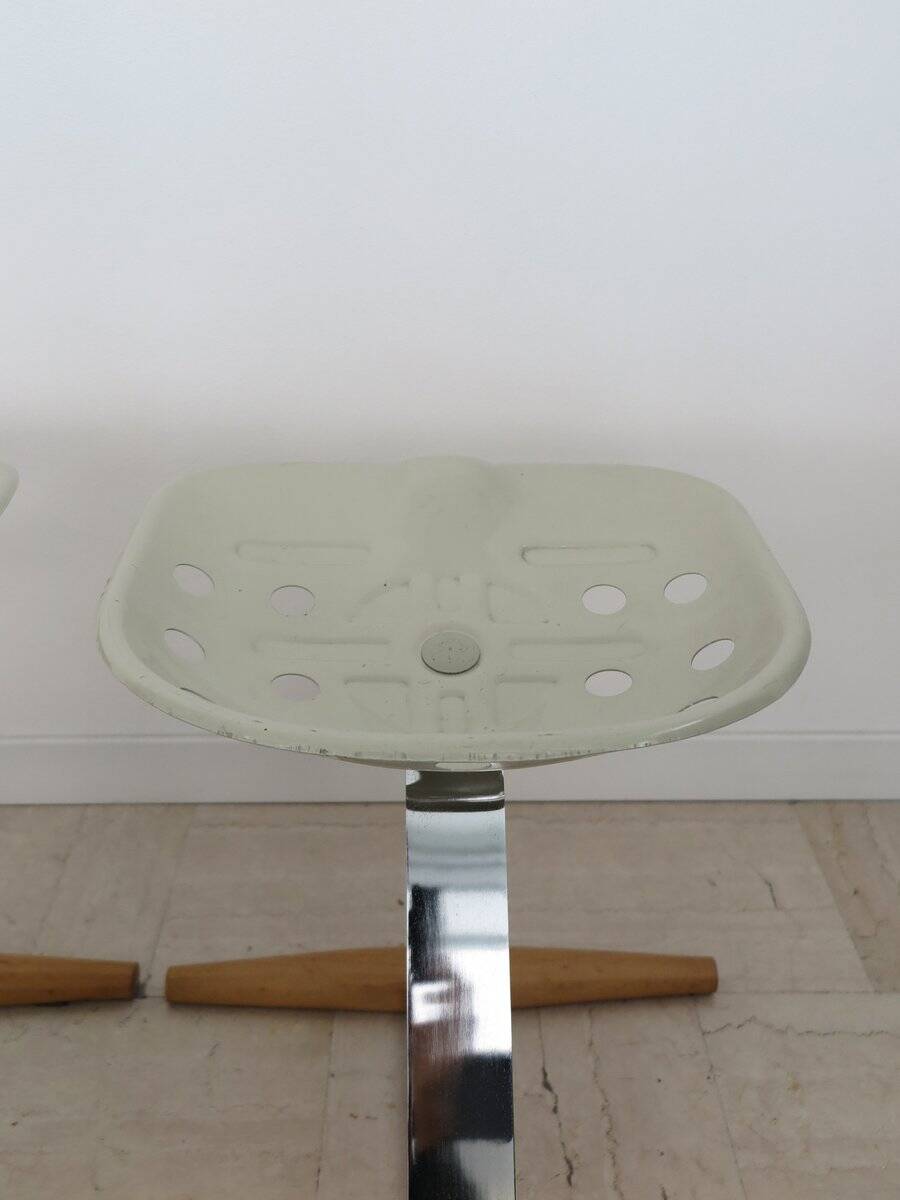 Ensemble de tabourets Mezzadro italiens par Achille et Pier Giacomo Castiglioni pour Zanotta, années 1960.