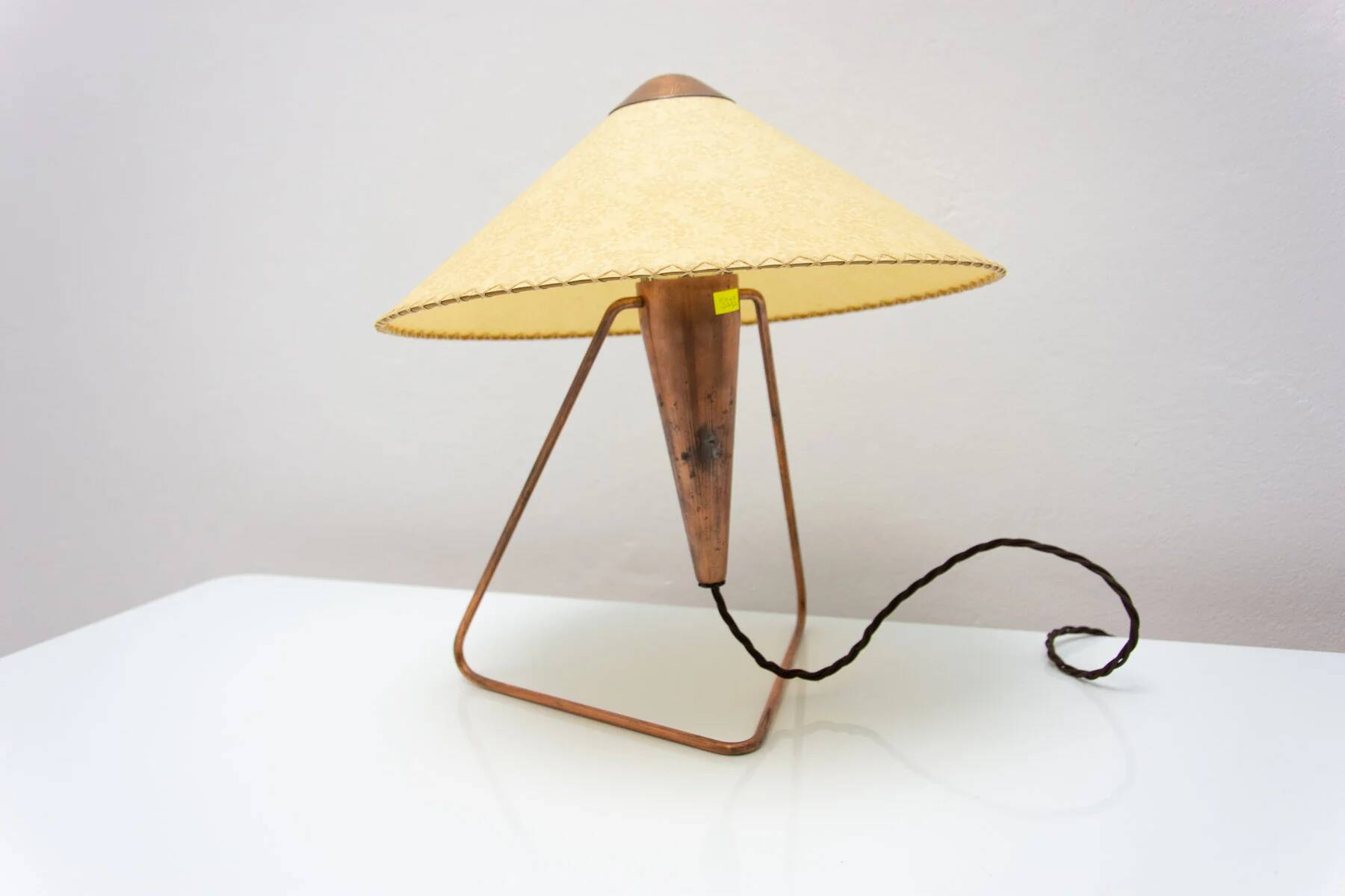 Lampe de table trépied tchèque des années 50 par Helena Frantová.
