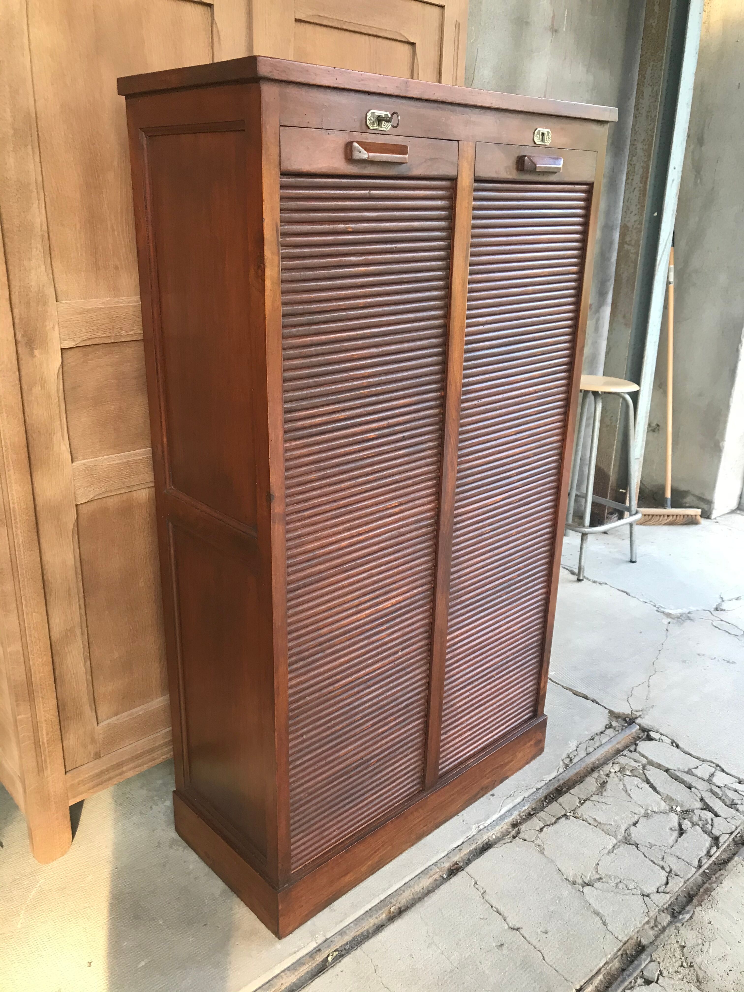 Meuble classeur à rideaux de notaire en noyer