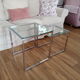 Tables basses gigognes design plateaux en verre transparent et piètements chromés