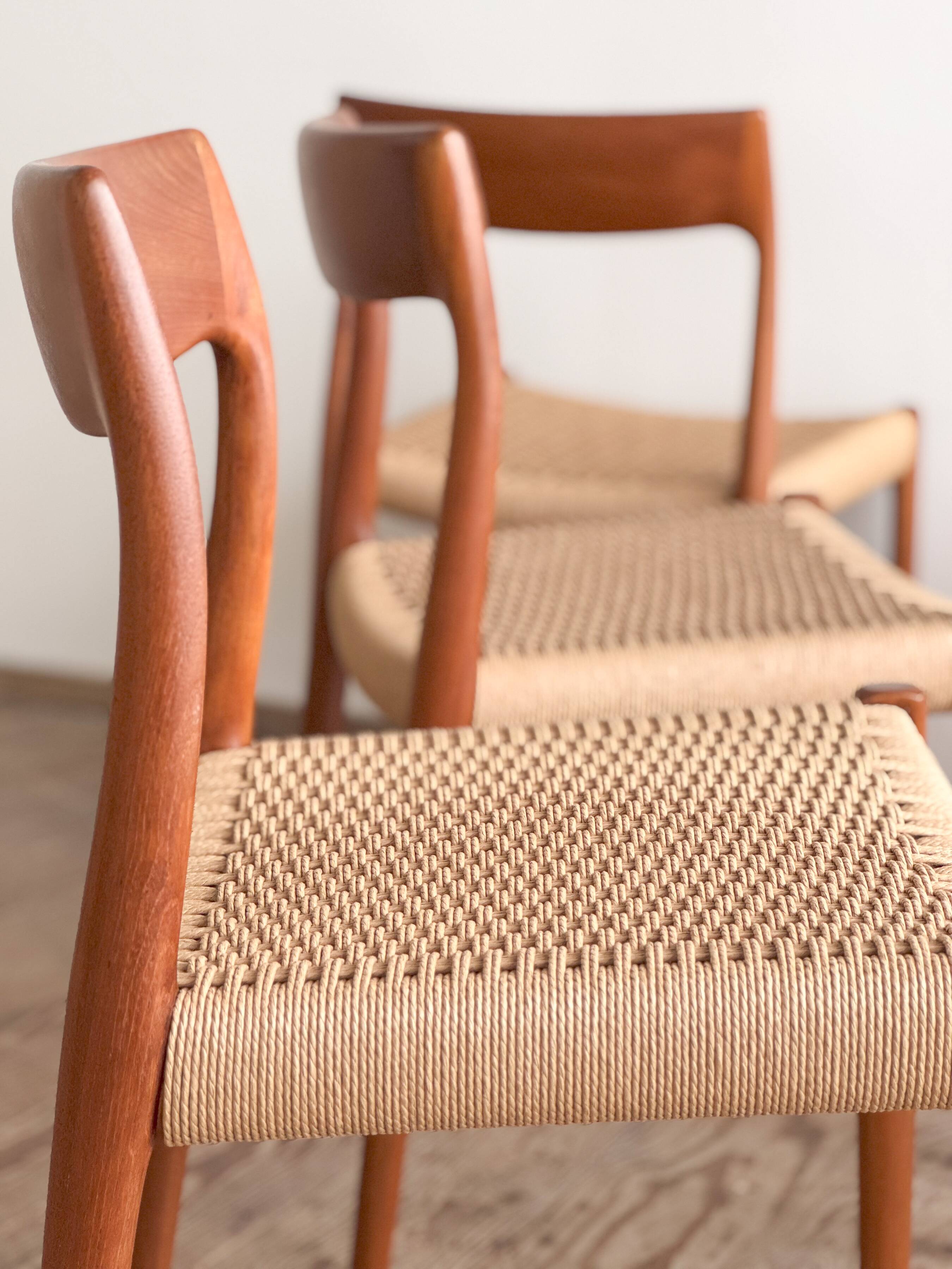 Chaises danoises en teck Mid-Century par Niels O. Møller # 77, set de 4