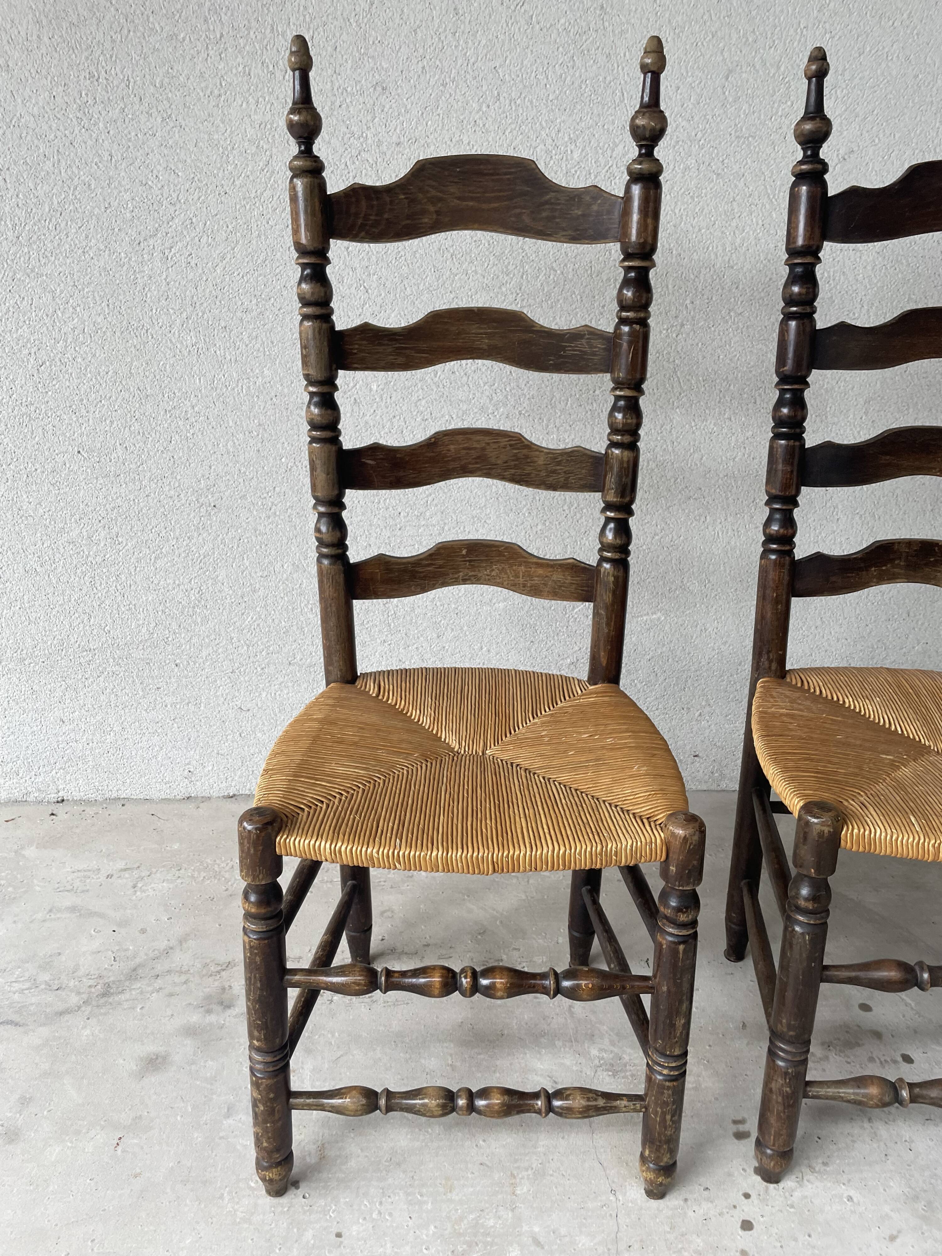 Chaise style campagnard bois massif et paille 1950