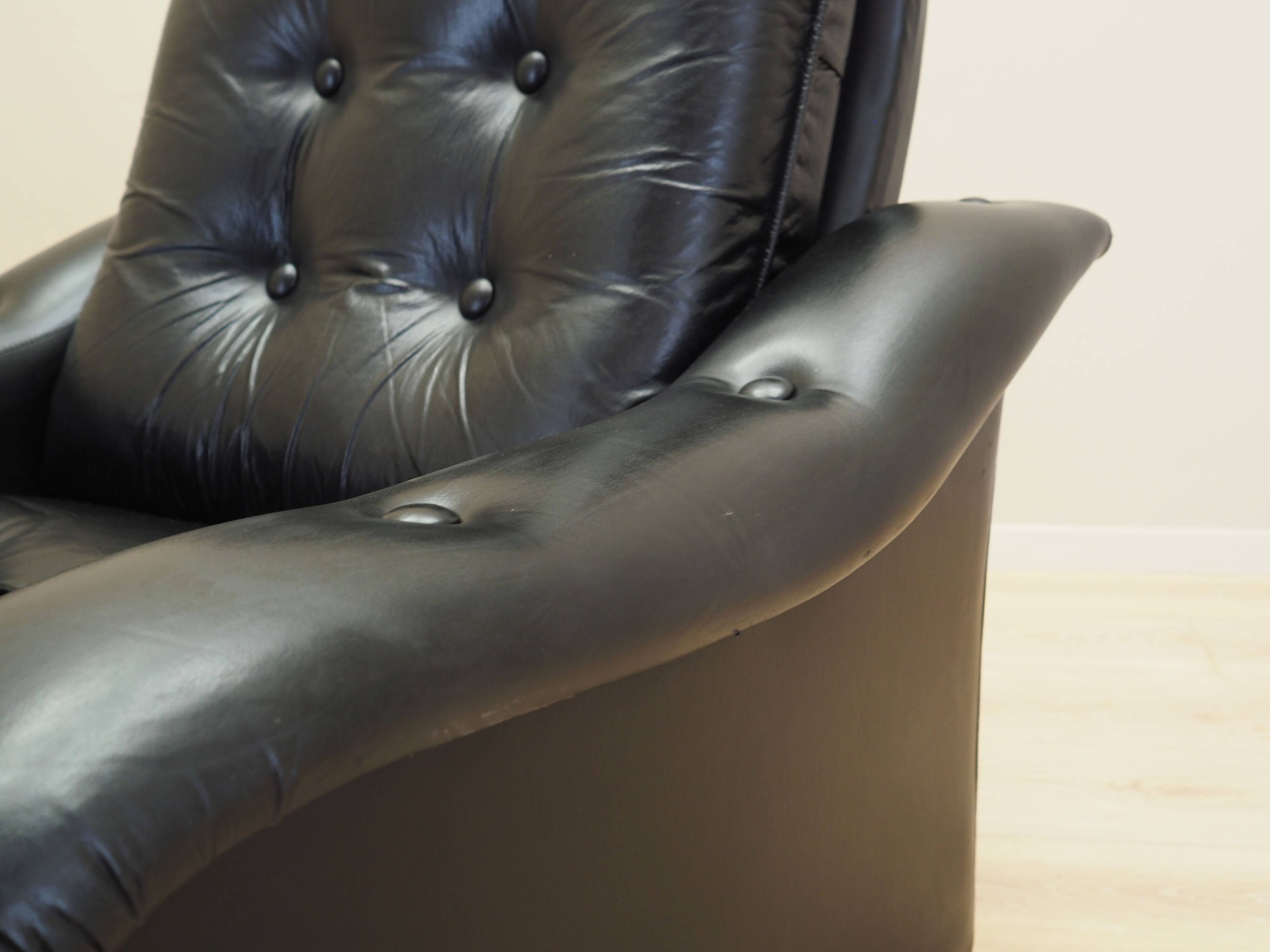 Black armchair, Italian design, 1980s, production: Italy
