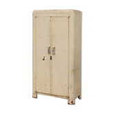 Strong wardrobe in cream-last metal