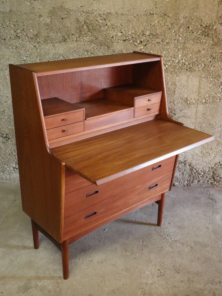 Scandinavian writing desk of Arne Wahl Iversen for Vinde Møbelfabrik 1960