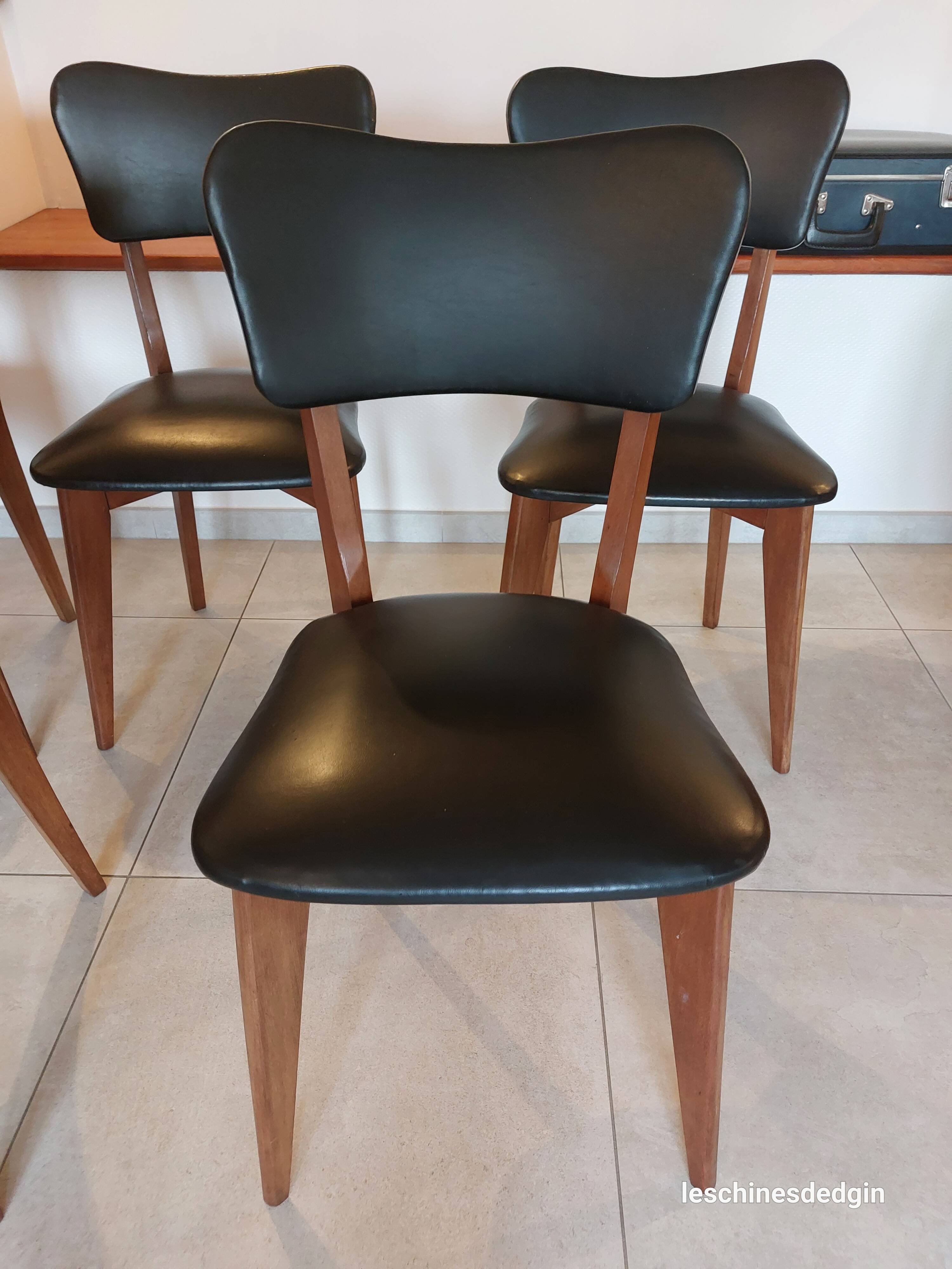 5 chairs in wood and black faux leather, Scandinavian style
