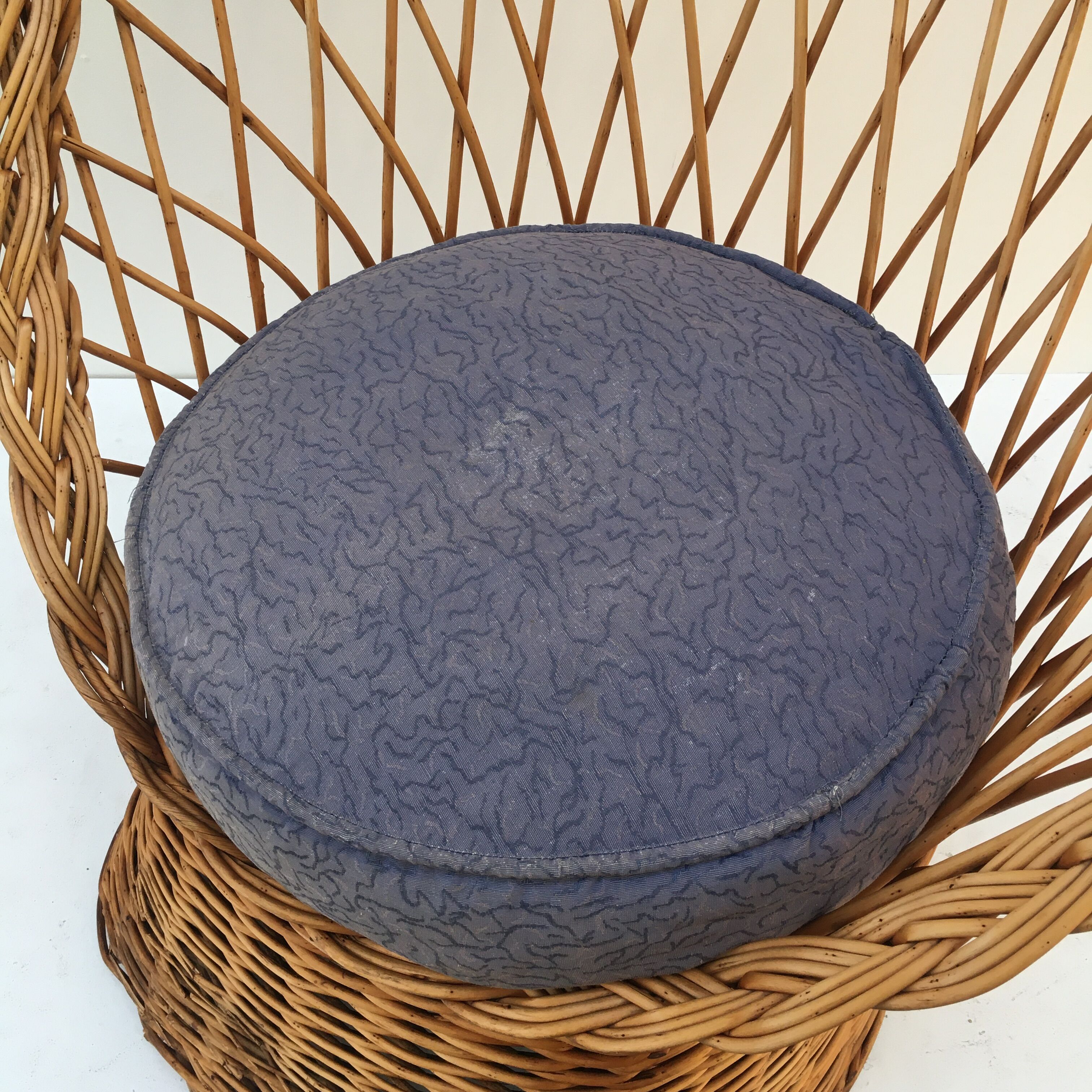 Braided wicker throne armchair