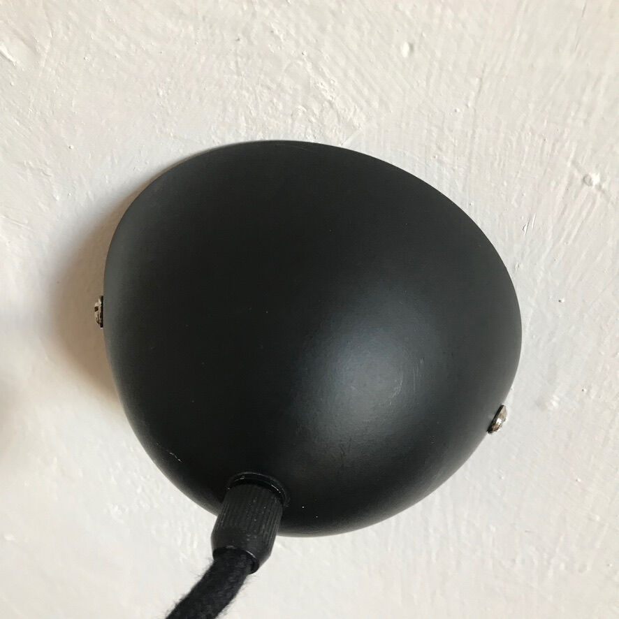 Black metal suspension