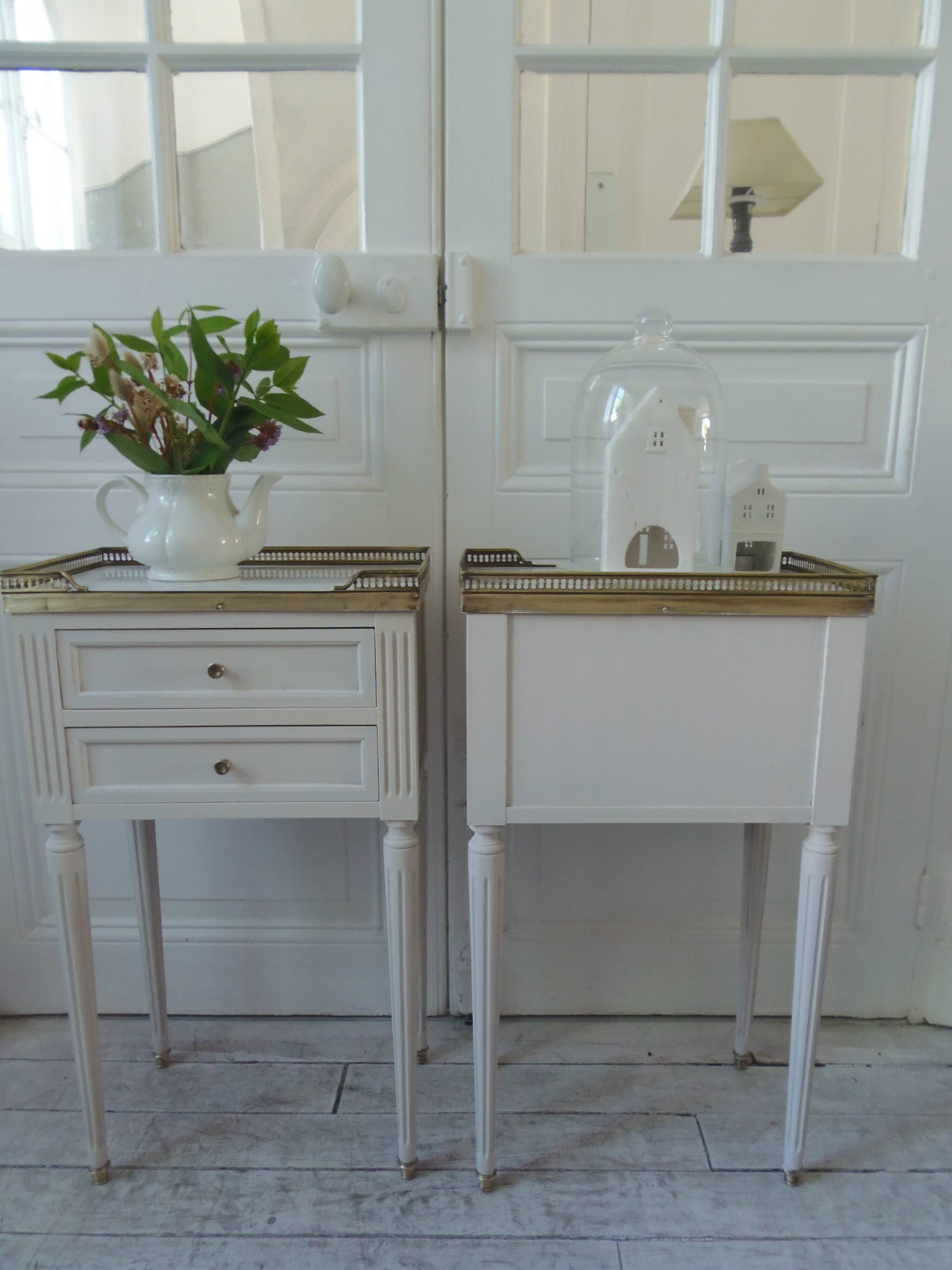 Pair of beautifully crafted bedside tables, end tables, pearl gray.