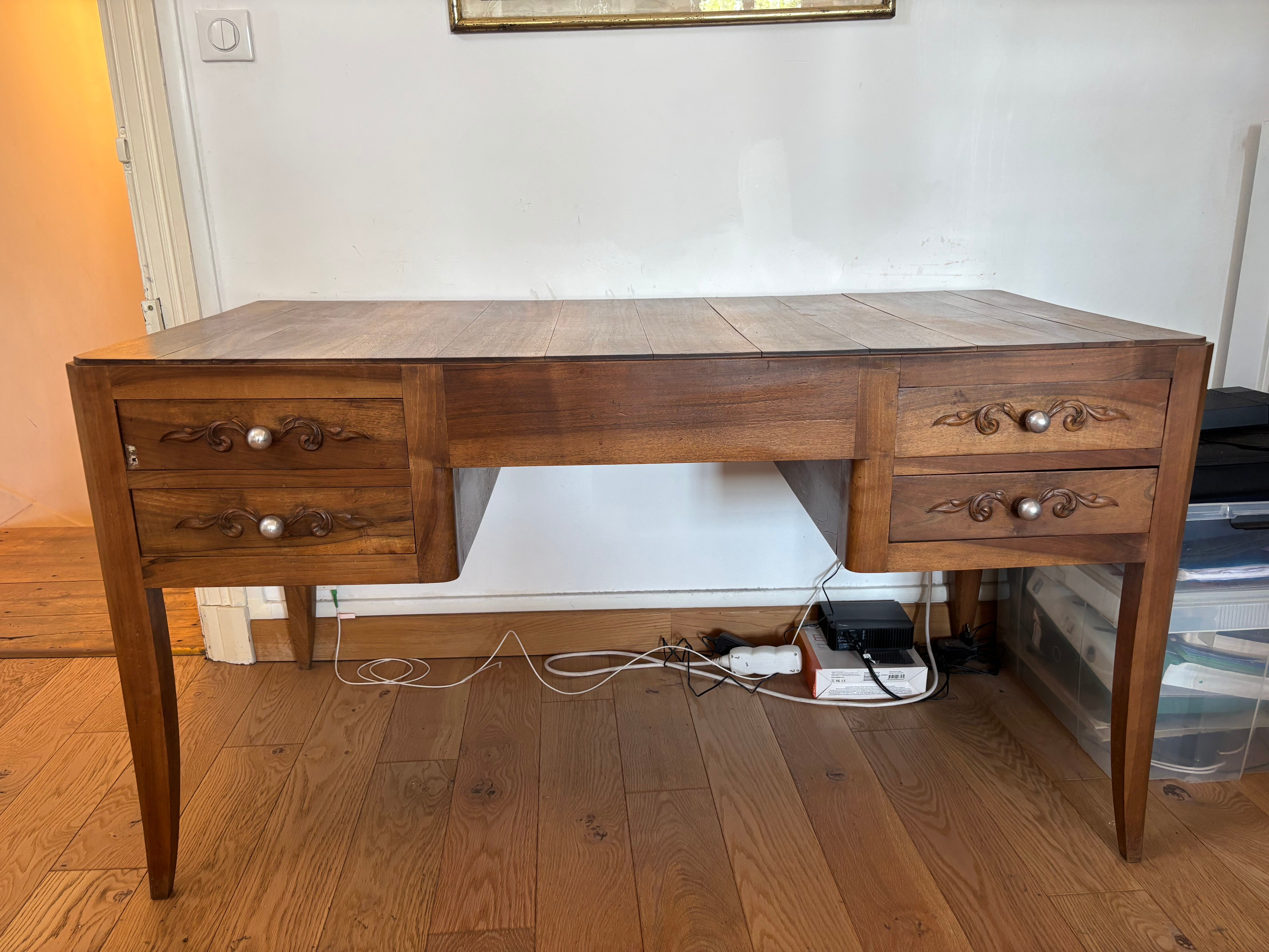 Bureau et fauteuil