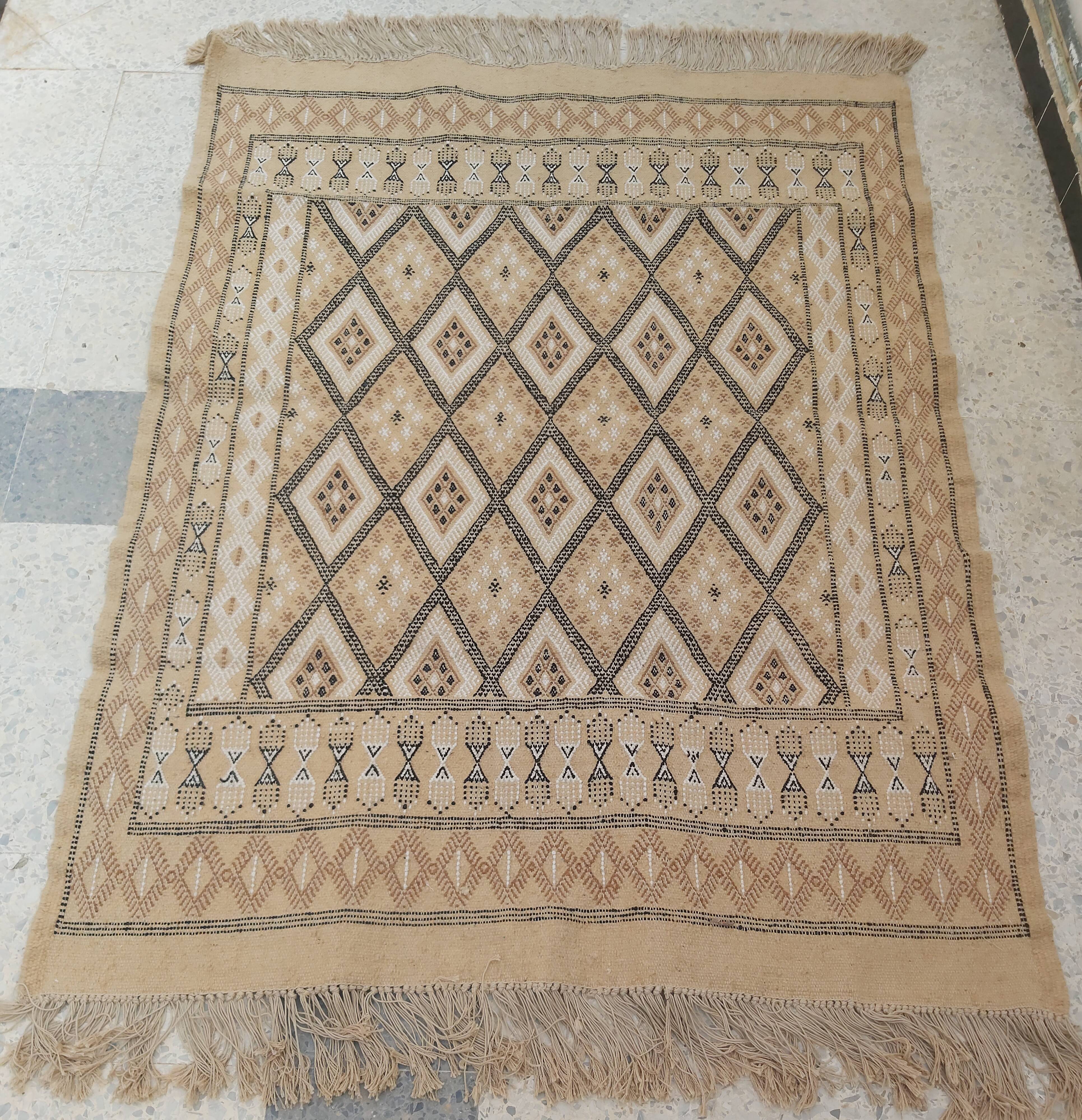 Traditional handmade carpet 132x176cm